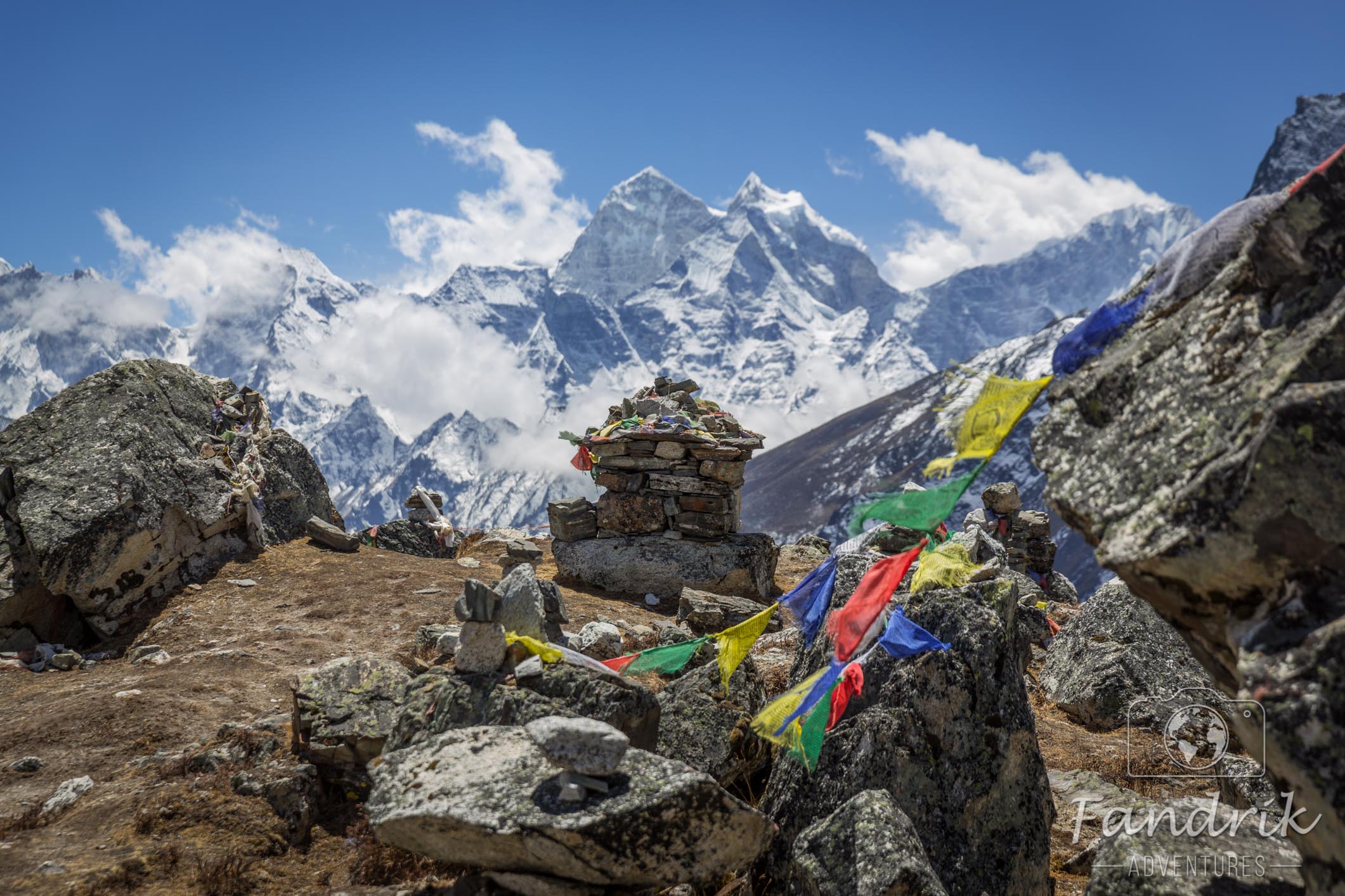 An der Gedenkstätte für verstorbene Bergsteiger am Everest.